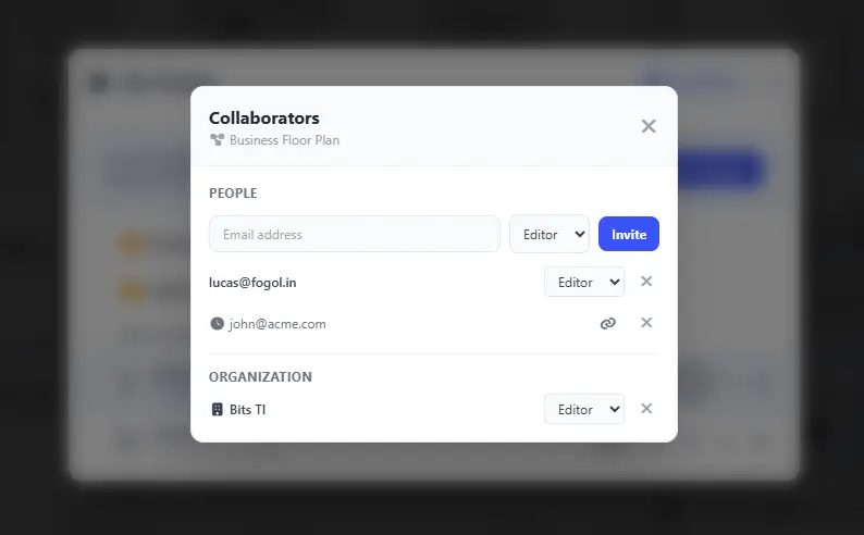 A janela Colaboradores de um projeto: campo de convite por e-mail com seletor de papel Editor, um editor convidado, um convite pendente e a organização inteira compartilhada como editores.
